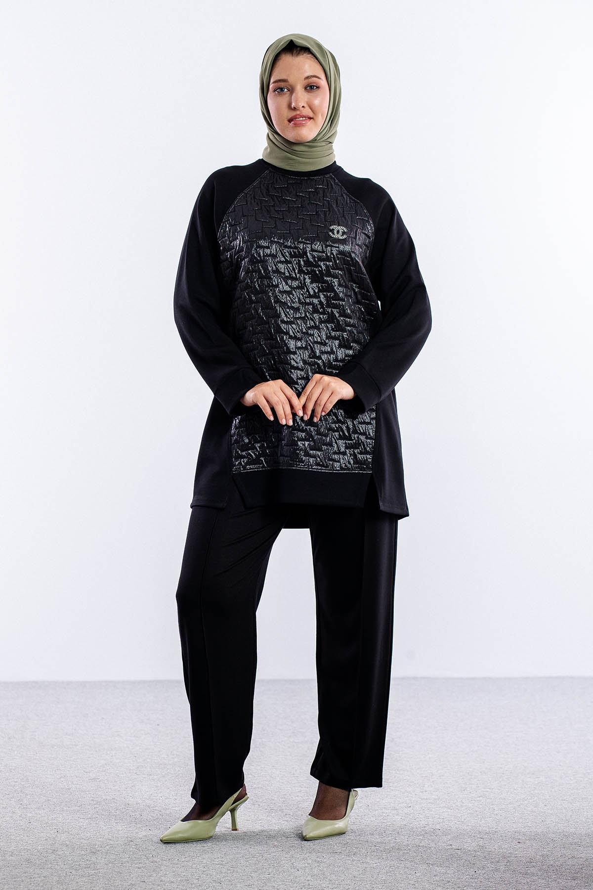 25280 Takim 44-46 Kapitone Garni - Siyah - 1