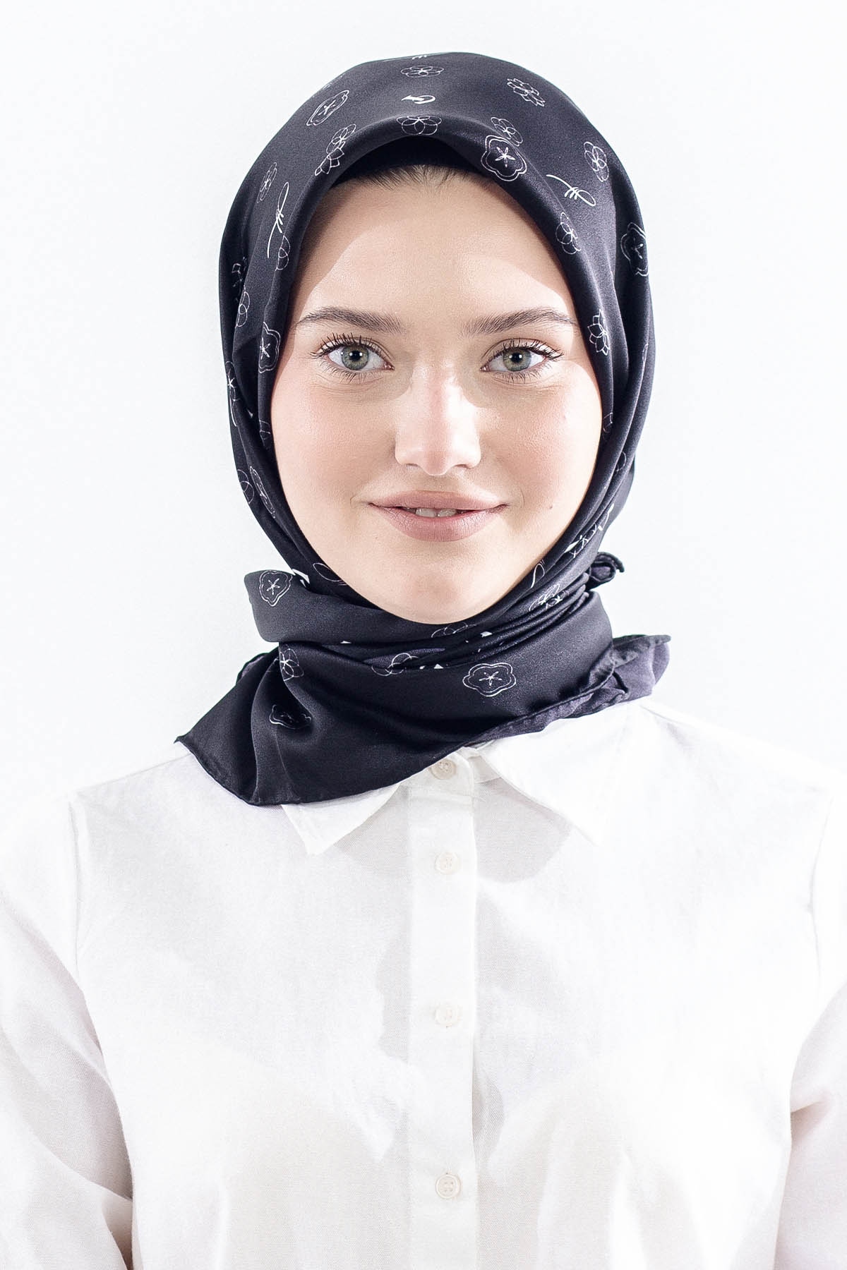 4638 İpek Eşarp Sura Kumas Logo Desen - Siyah_beyaz - 1