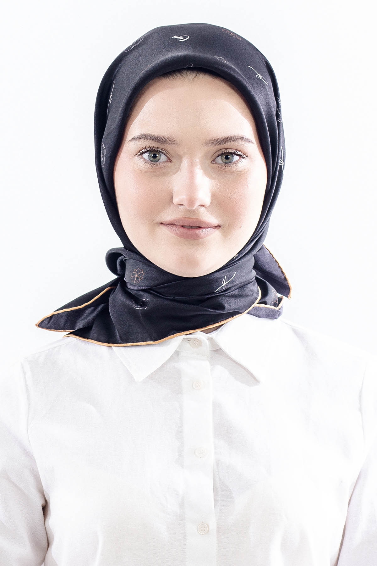 4638 İpek Eşarp Sura Kumas Logo Desen - Siyah_gold - 1