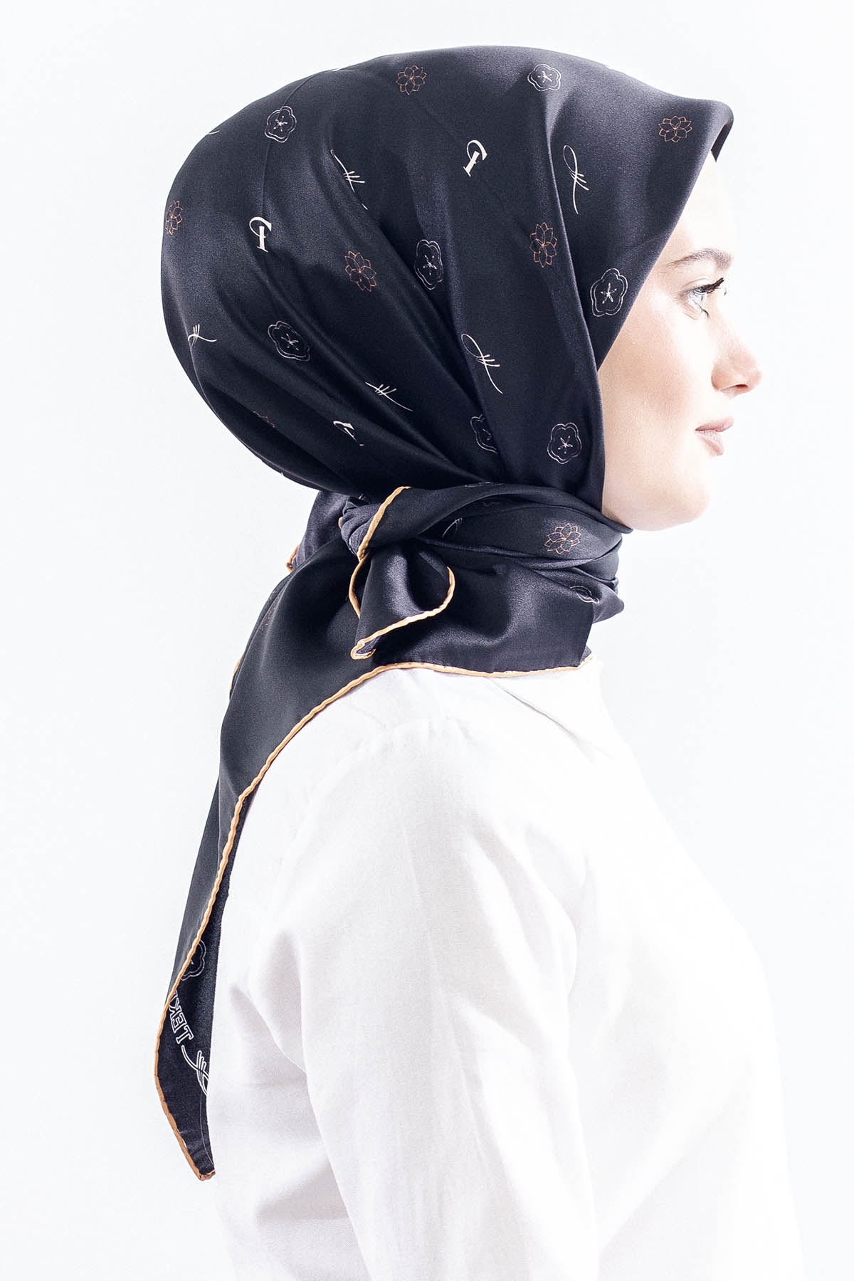 4638 İpek Eşarp Sura Kumas Logo Desen - Siyah_gold - 3