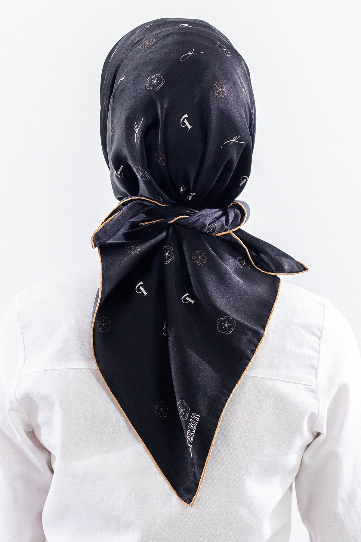 4638 İpek Eşarp Sura Kumas Logo Desen - Siyah_gold - 4