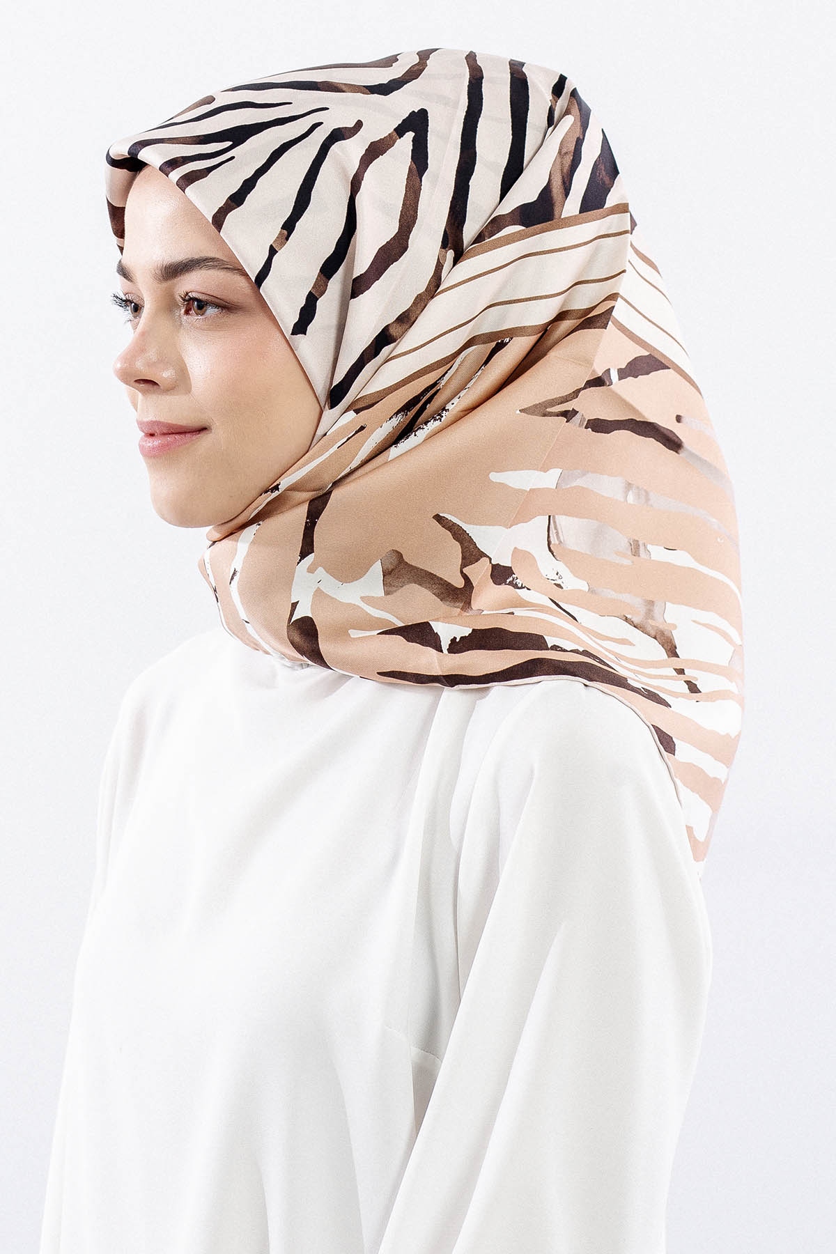 Dg18336 İpek Eşarp Tasarim Tvil Kumas - Tas - 2